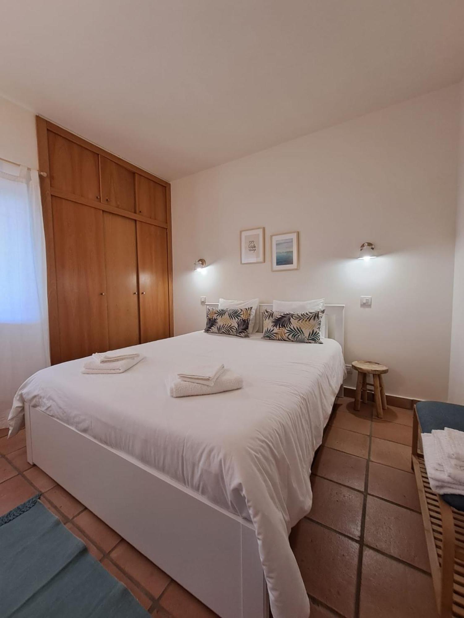 Sea View Apartment Near Meia Praia Beach In Lagos! Стая снимка