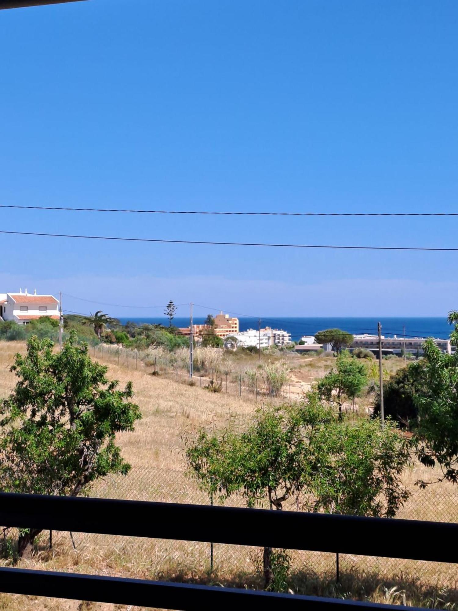 Sea View Apartment Near Meia Praia Beach In Lagos! Стая снимка