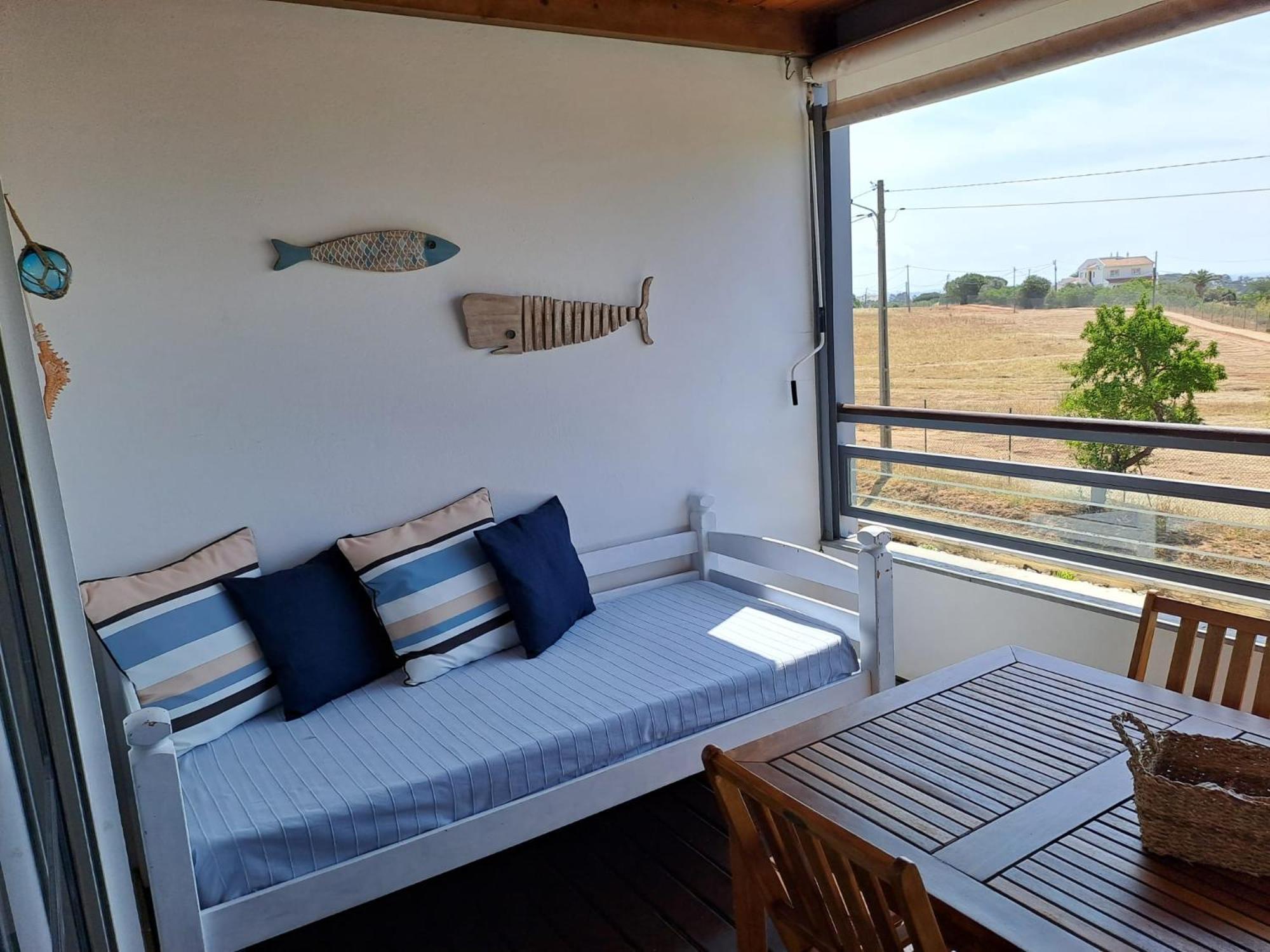 Sea View Apartment Near Meia Praia Beach In Lagos! Стая снимка