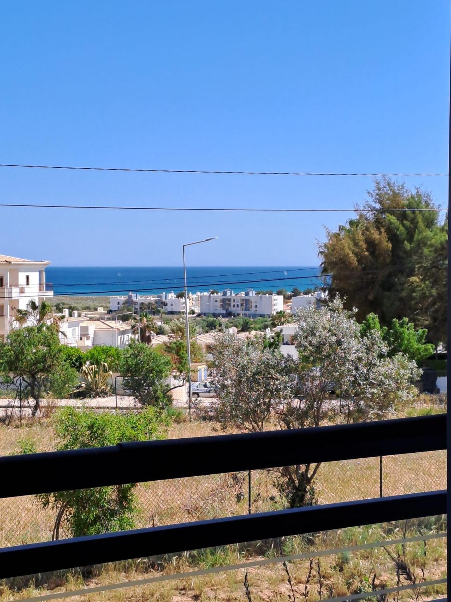 Sea View Apartment Near Meia Praia Beach In Lagos! Стая снимка