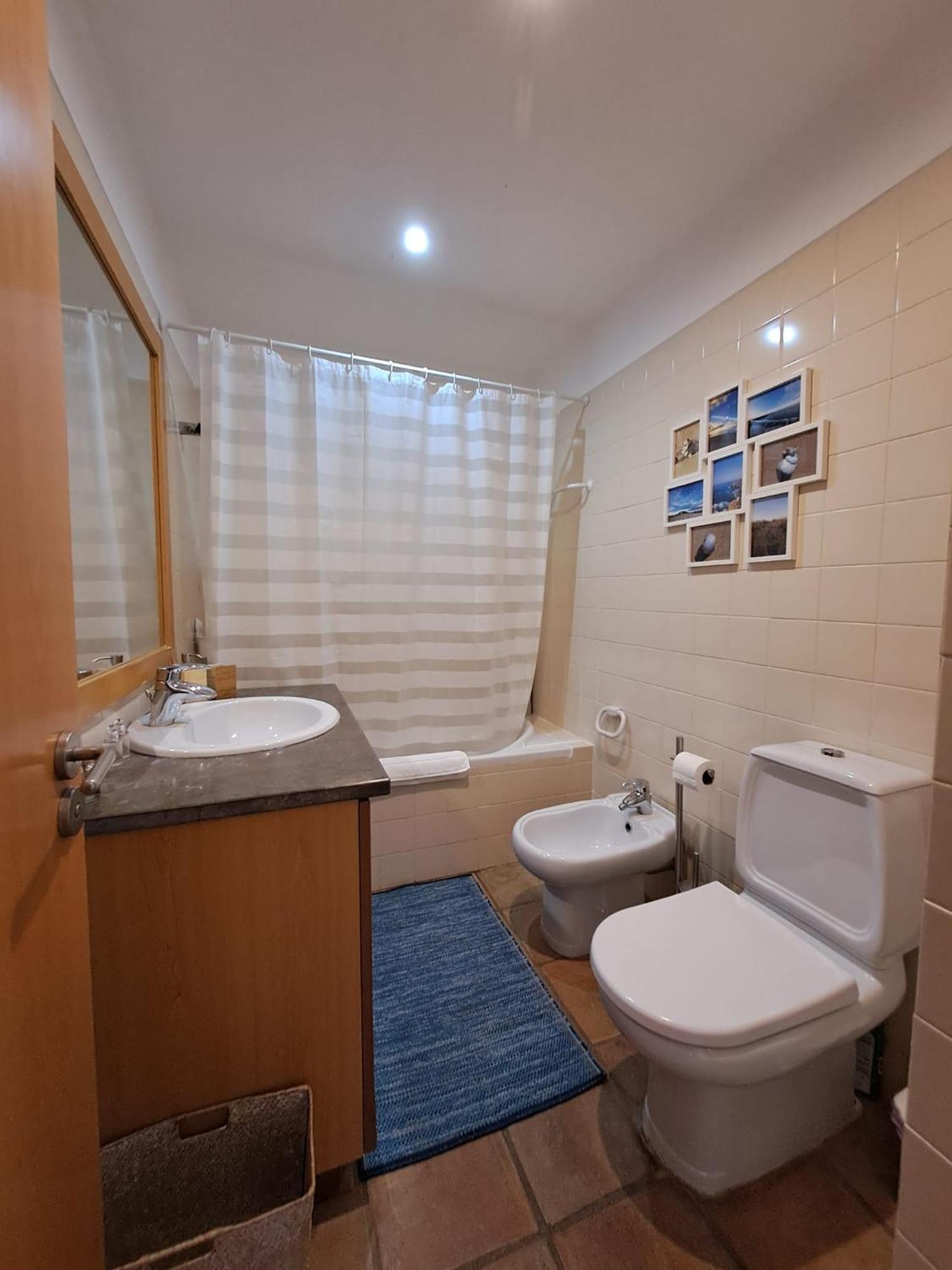 Sea View Apartment Near Meia Praia Beach In Lagos! Стая снимка
